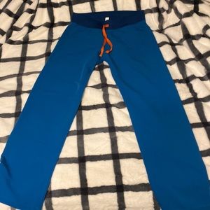 Women’s size small Figs scrub pants